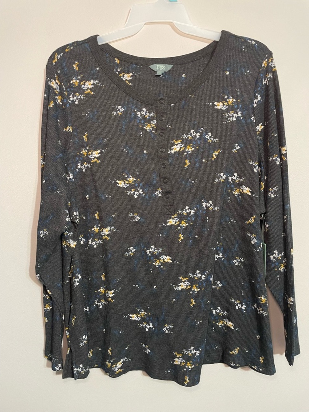 Terra & Sky Charcoal Floral Henley Long-Sleeve Top - Women 4X BNWT